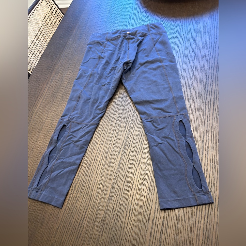 Kira Grace Yoga Gray Cutout Legging Size Small